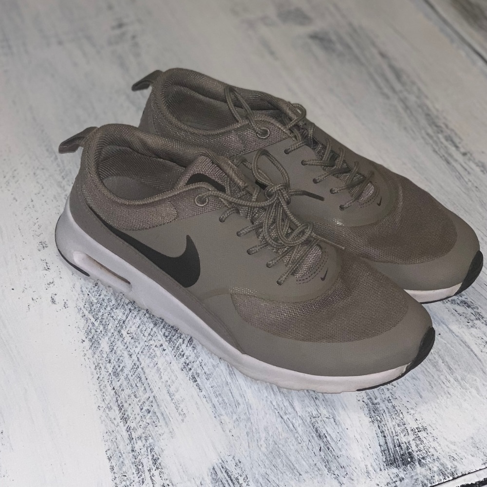 Nike tennis shoes air max